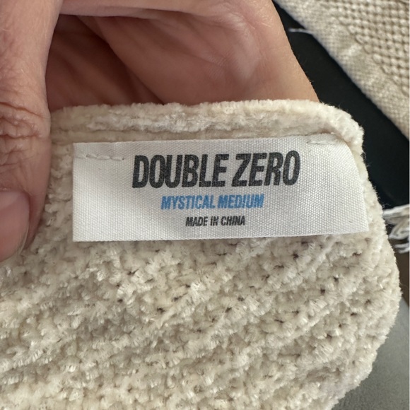 Double Zero- Drop Shoulder Sweater- Medium - Picture 6 of 6